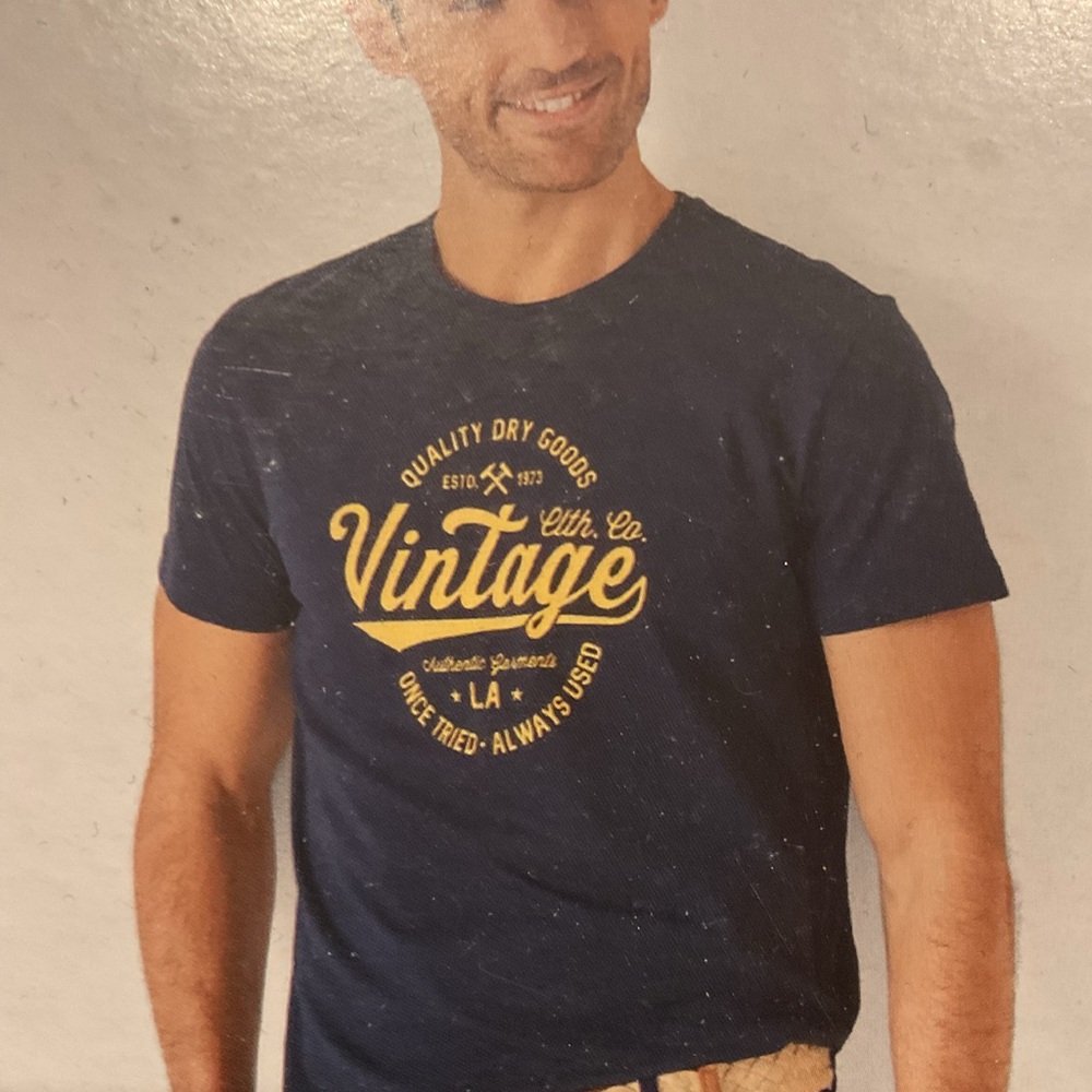 NWT Vintage Graphic Navy & Gold Blue Men's T-Shirt Top Casual Y2K Gift sz XL